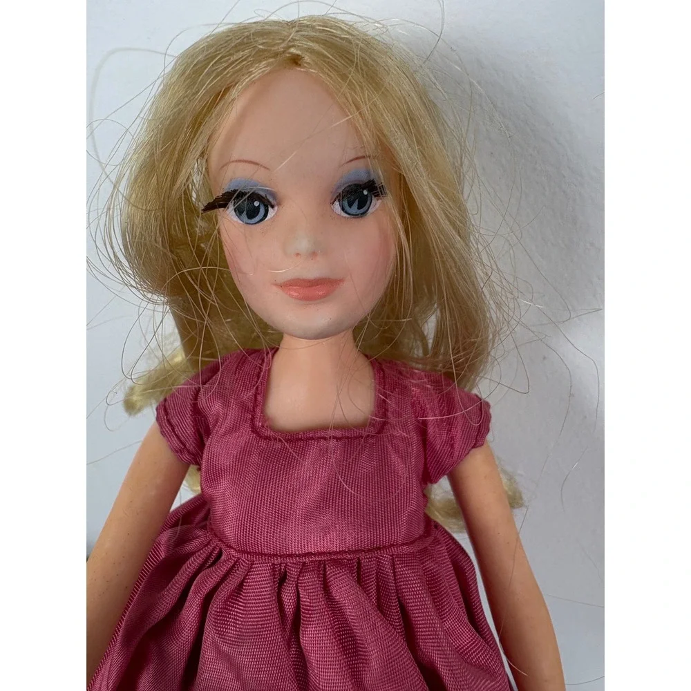 Vintage Hasbro World of Love Flower‎ Doll Blonde Pink Tunic Pants Hat Shoes 9